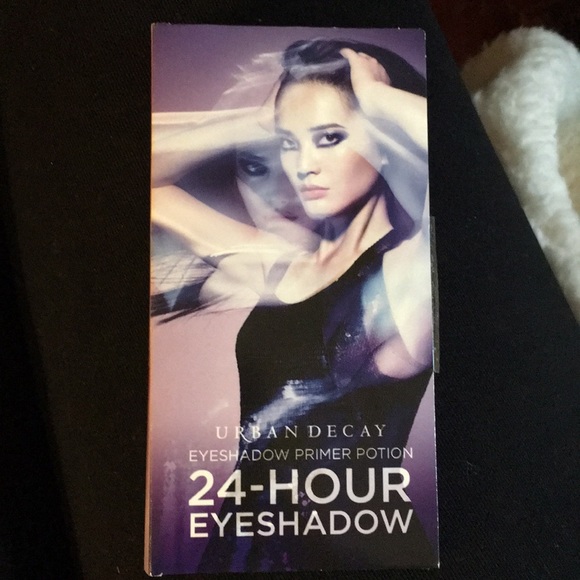 Eyeshadow Primer Sampler - Picture 3 of 5